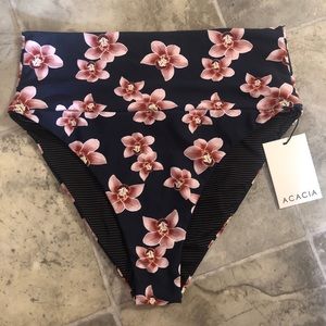 BNWT ACACIA Echo Bottoms Isle (L)